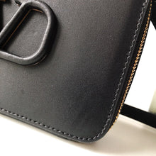 Load image into Gallery viewer, V Sling Crossbody
