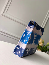 Load image into Gallery viewer, Escale Toiletry Pouch 26
