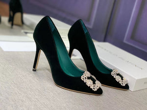 Hangisi Velvet Pumps