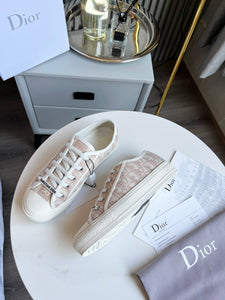 Walk n Dior