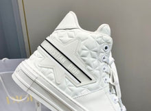 Load image into Gallery viewer, Walk n Dior
