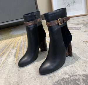 Silhouette Boots