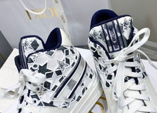 Load image into Gallery viewer, Walk n Dior
