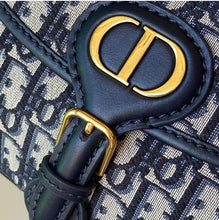 Load image into Gallery viewer, Bobby Medium Oblique
