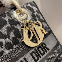 Load image into Gallery viewer, Lady D Medium
