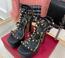 Load image into Gallery viewer, Rockstud Platform Sandals
