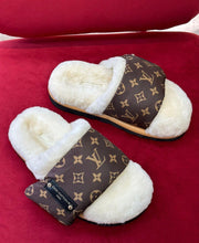 Load image into Gallery viewer, Slipper Pillow Mules
