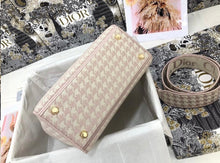 Load image into Gallery viewer, Lady D Medium
