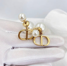 Load image into Gallery viewer, Pearl Earrings
