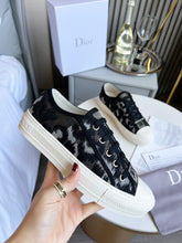 Load image into Gallery viewer, Walk n Dior
