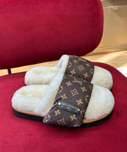 Load image into Gallery viewer, Slipper Pillow Mules
