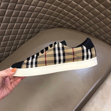 Load image into Gallery viewer, Vintage Check Sneakers
