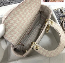 Load image into Gallery viewer, Lady D Medium
