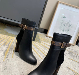 Silhouette Boots