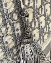 Load image into Gallery viewer, Bubble Bucket Bag
