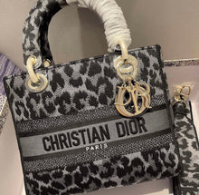 Load image into Gallery viewer, Lady D Medium
