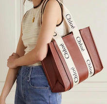 Load image into Gallery viewer, Woody Medium Leather Tote
