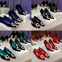 Load image into Gallery viewer, Hangisi Velvet Pumps
