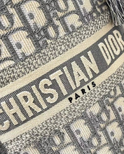 Load image into Gallery viewer, Bubble Bucket Bag
