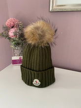 Load image into Gallery viewer, Fur Pom Hat
