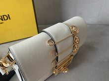 Load image into Gallery viewer, Brooch Mini Baguette
