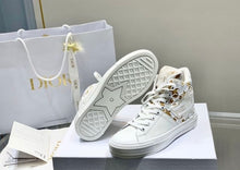 Load image into Gallery viewer, Walk n Dior
