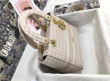 Load image into Gallery viewer, Lady D Medium
