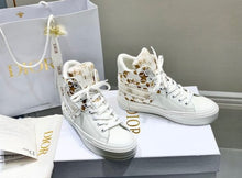 Load image into Gallery viewer, Walk n Dior
