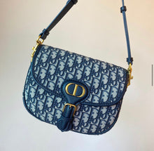 Load image into Gallery viewer, Bobby Medium Oblique
