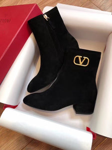 V Logo Boots