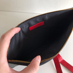 V Ring Pouch