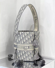 Load image into Gallery viewer, Bubble Bucket Bag
