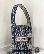 Load image into Gallery viewer, Bubble Bucket Bag
