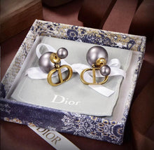 Load image into Gallery viewer, CD Pearl Earrings

