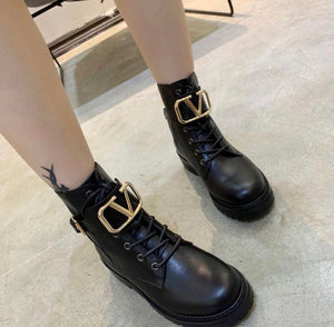 V Logo Boots