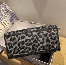 Load image into Gallery viewer, Lady D Medium
