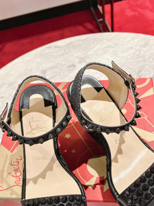 Madmonica Wedges