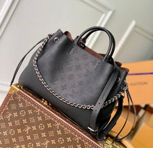 Load image into Gallery viewer, Bella Tote
