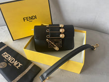 Load image into Gallery viewer, Brooch Mini Baguette
