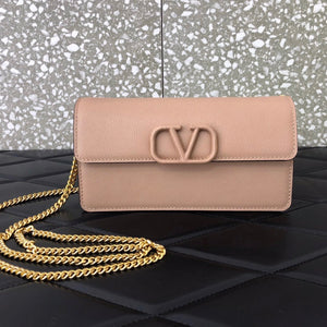 V Logo Clutch