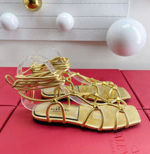 Load image into Gallery viewer, Flat Stud Sandals
