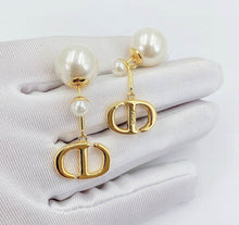 Load image into Gallery viewer, Pearl Earrings
