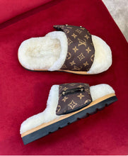Load image into Gallery viewer, Slipper Pillow Mules
