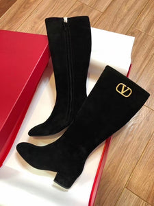 V Logo Boots