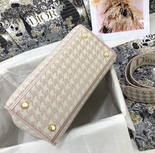 Load image into Gallery viewer, Lady D Medium
