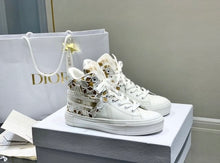 Load image into Gallery viewer, Walk n Dior
