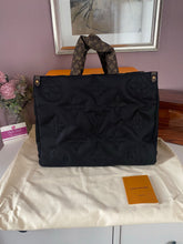 Load image into Gallery viewer, Onthego Tote
