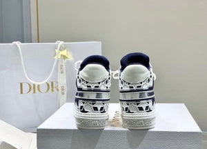 Walk n Dior