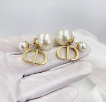 Load image into Gallery viewer, Pearl Earrings
