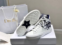 Load image into Gallery viewer, Walk n Dior
